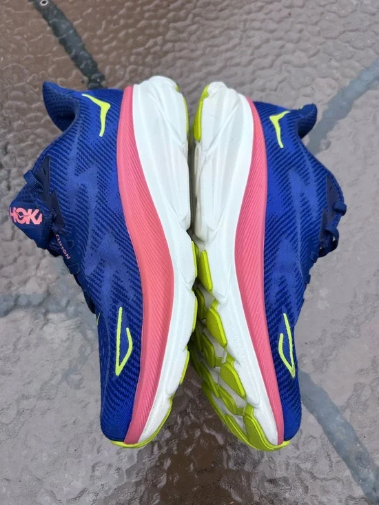 Hoka EUC Women’s Size 8.5 Clifton 9 Blue Coral Mesh Running Shoe MSRP $165 - Picture 2 of 12